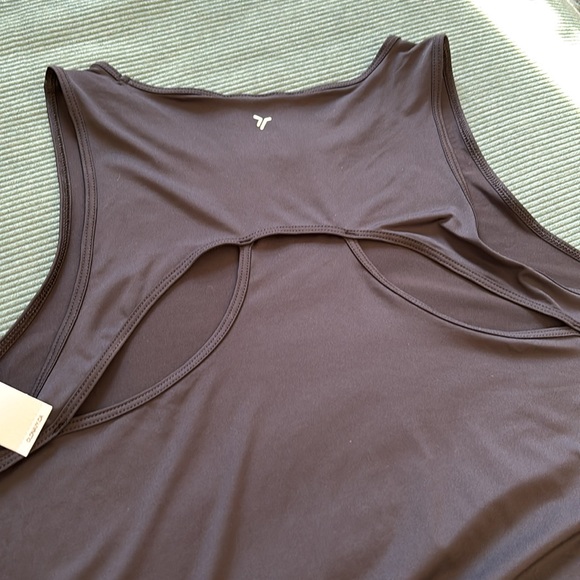 Black cutout tank - Picture 5 of 6